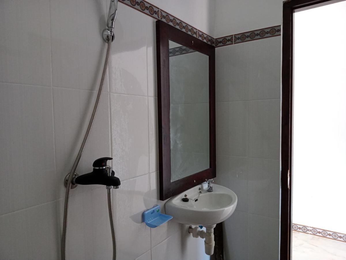 Aris Homestay And Warung Made Мундук Экстерьер фото
