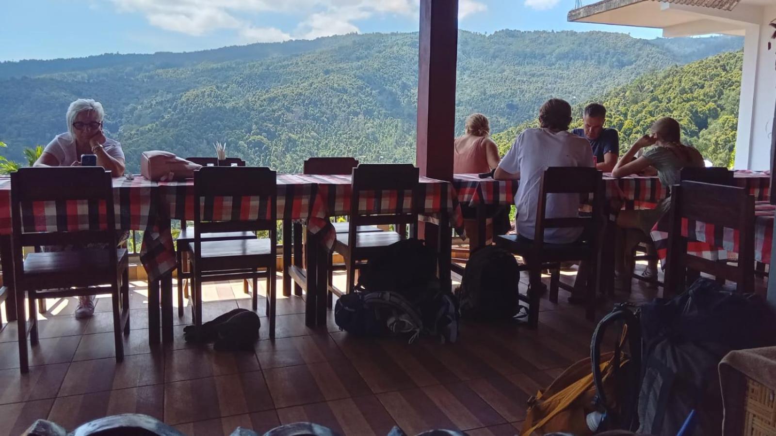 Aris Homestay And Warung Made Мундук Экстерьер фото