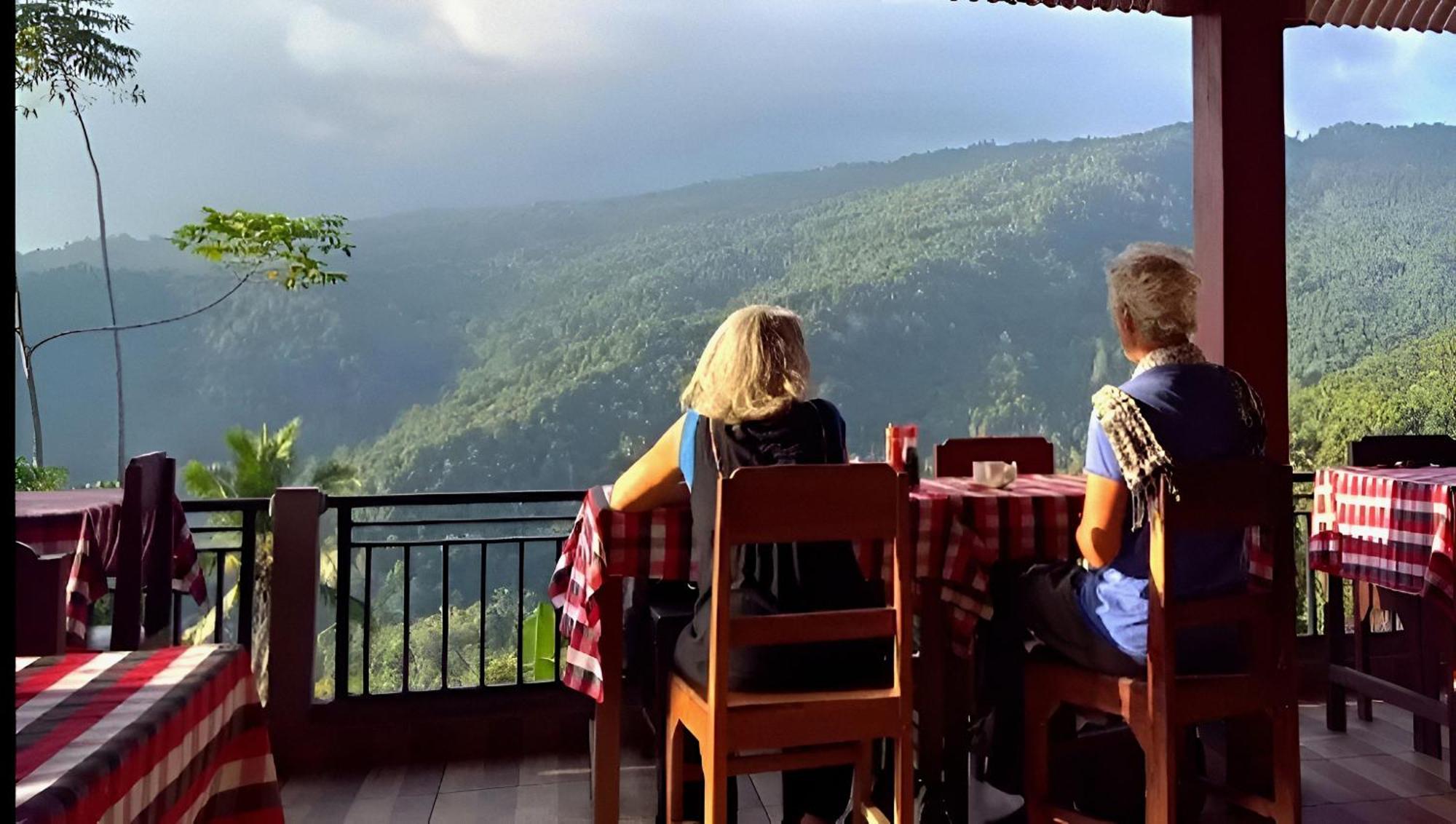 Aris Homestay And Warung Made Мундук Экстерьер фото
