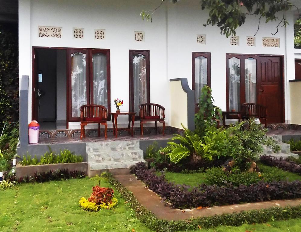 Aris Homestay And Warung Made Мундук Экстерьер фото